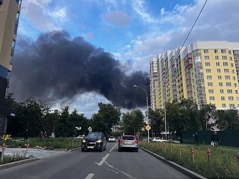 В Екатеринбурге загорелось оборонное предприятие «Роскосмоса»