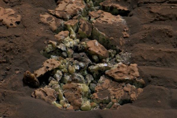 Марсоход Curiosity нашел на поверхности Марса кристаллы чистой серы