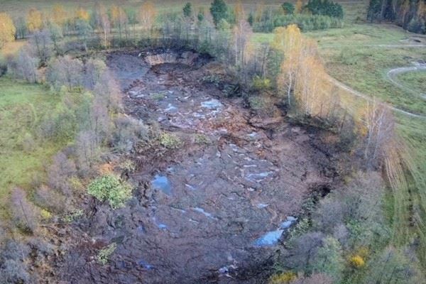 Во Владимирской области озеро со всей рыбой внезапно ушло под землю за несколько часов